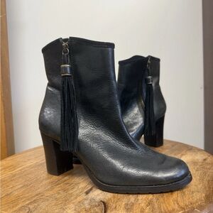 Vintage Ralph Lauren Black Leather Ankle Boots with Block Heel and Tassel Zipper